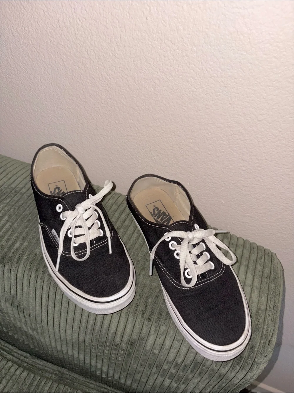 Vans Black & White Classic Old Skool Trainers Skater Lifestyle Shoes, size 8